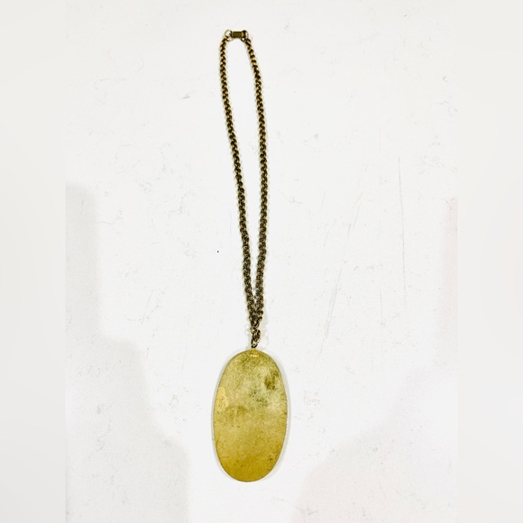 Vintage KINGLY QUEENLY Historical Spanish DAMASCENE Large Metal Pendant Necklace - Picture 2 of 10